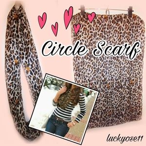 Leopard Circle scarf NEW in package