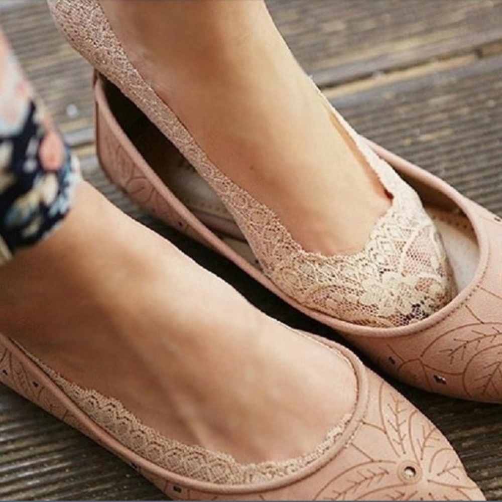 🎀 Pair of Lovely classy no see lace footie no slip socks 🎀