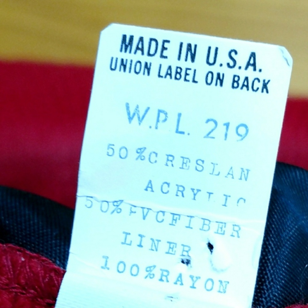 AMALGAMATED CLOTHING Union knit cloche red hat - Picture 5 of 6