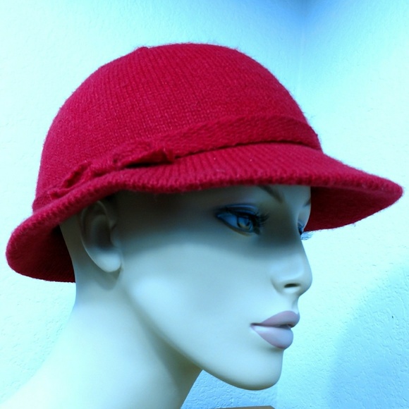 AMALGAMATED CLOTHING Union knit cloche red hat - Picture 2 of 6