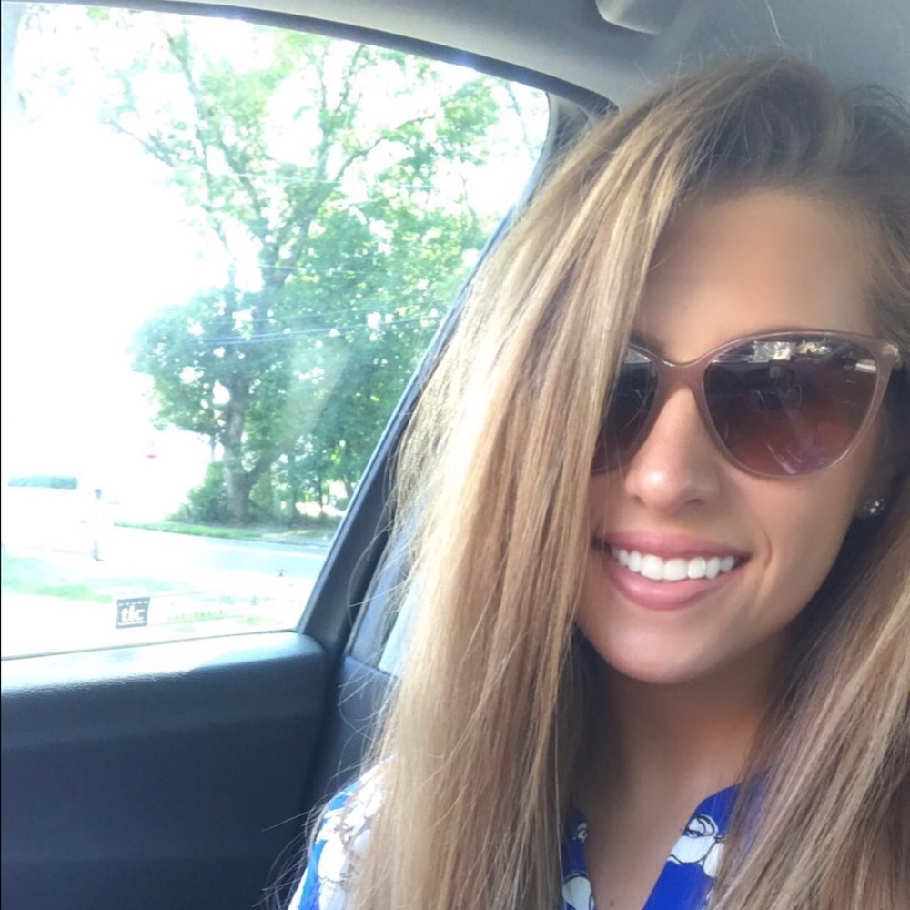 Meet your Posher, Alexis