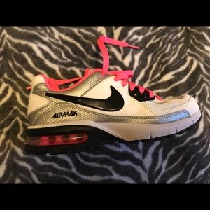 NIKE AIR MAX woman's size 7💕