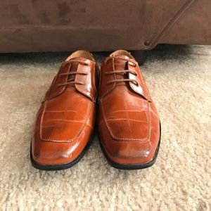 Smooth brow cognac color dress shoes