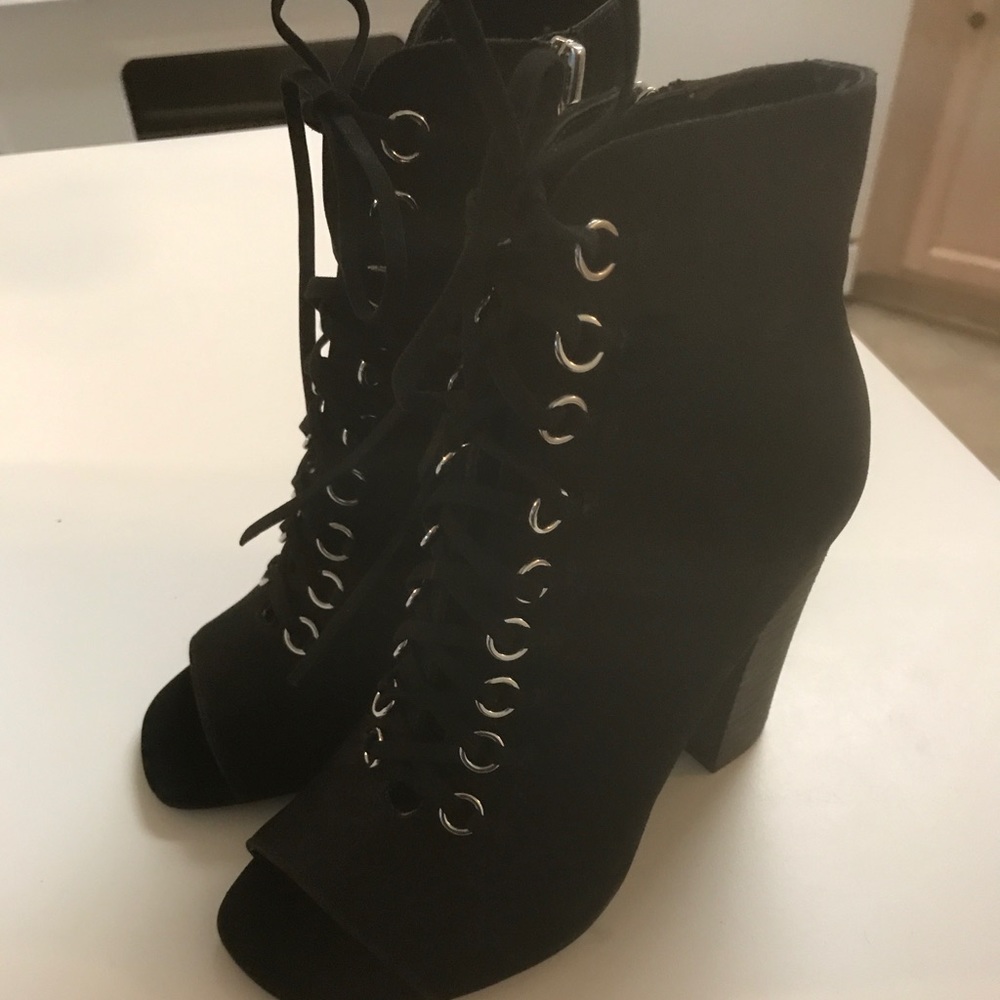 Black Lace Up Booties 7 Steve Madden - Picture 5 of 7