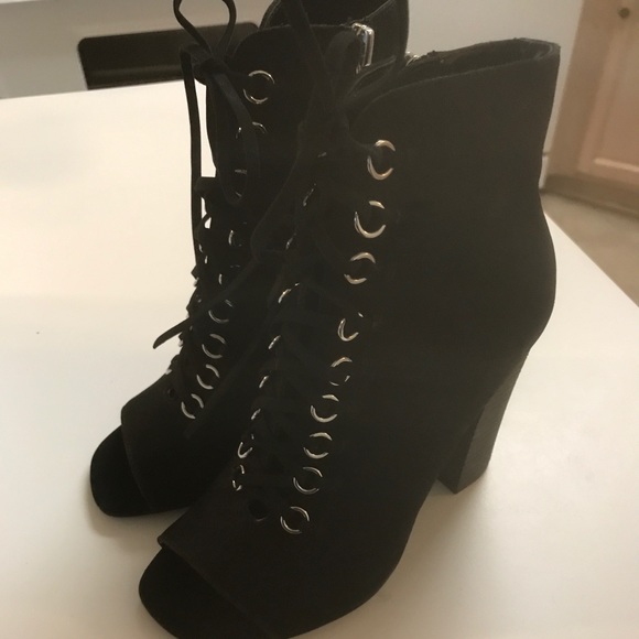 Black Lace Up Booties 7 Steve Madden - Picture 5 of 7