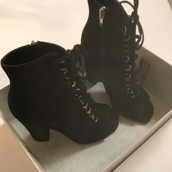 Black Lace Up Booties 7 Steve Madden - Picture 6 of 7
