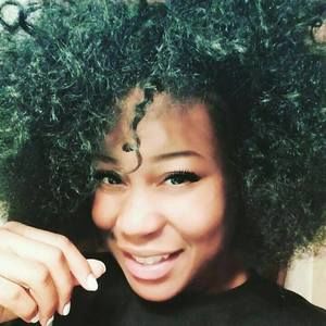 Meet your Posher, Stephanie