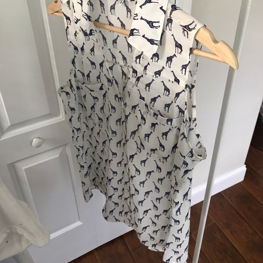 express sleeveless button down, giraffe print