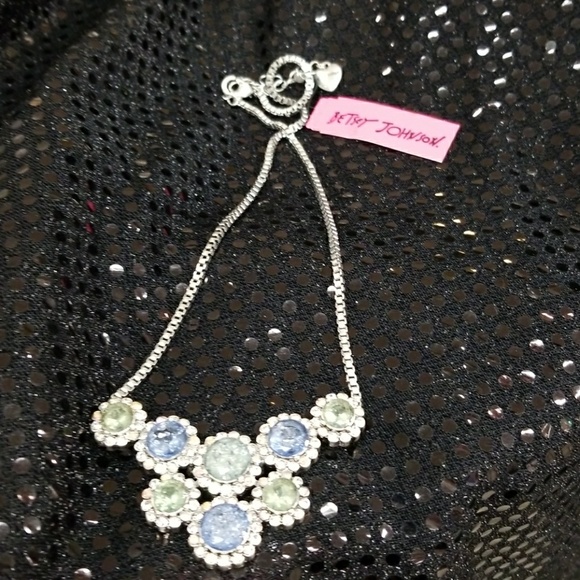 1 hour sale Betsey Johnson crystal necklace - Picture 3 of 4