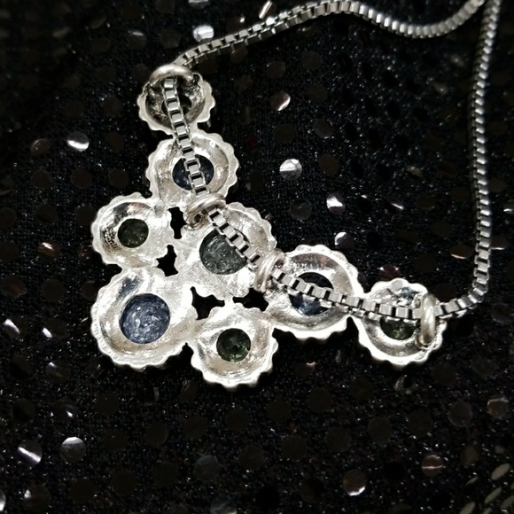 1 hour sale Betsey Johnson crystal necklace - Picture 4 of 4