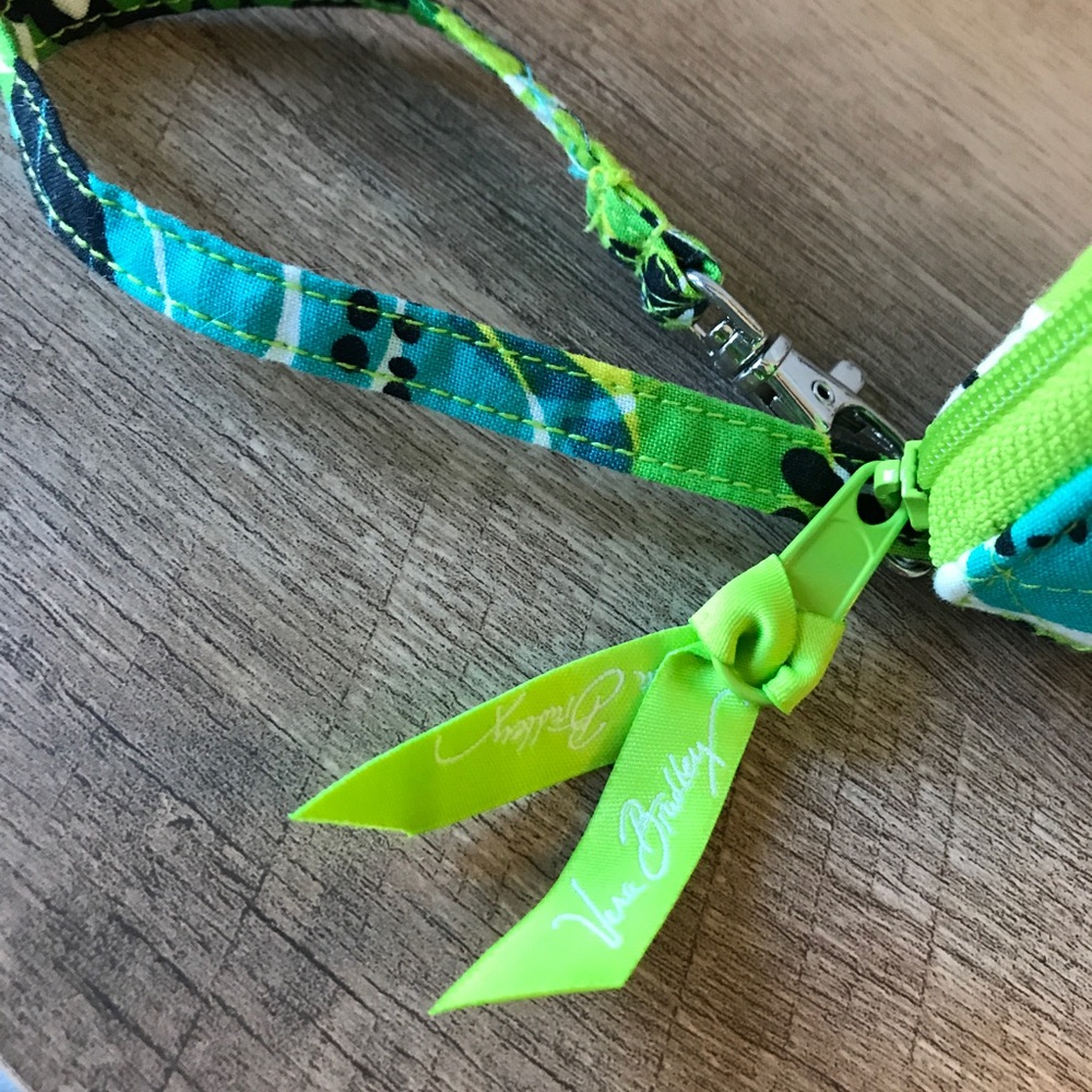 Vera Bradley cell phone wallet wristlet - Picture 2 of 4