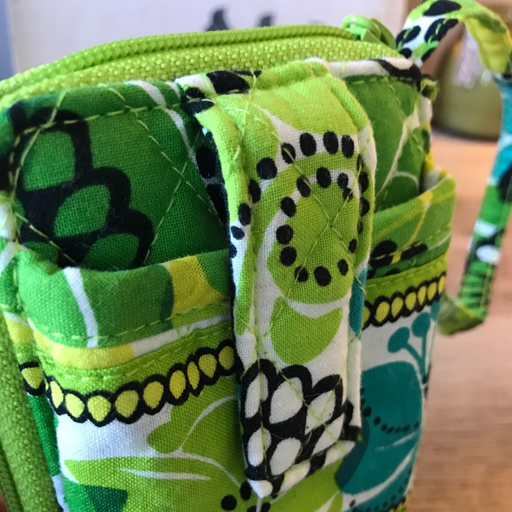 Vera Bradley cell phone wallet wristlet - Picture 3 of 4