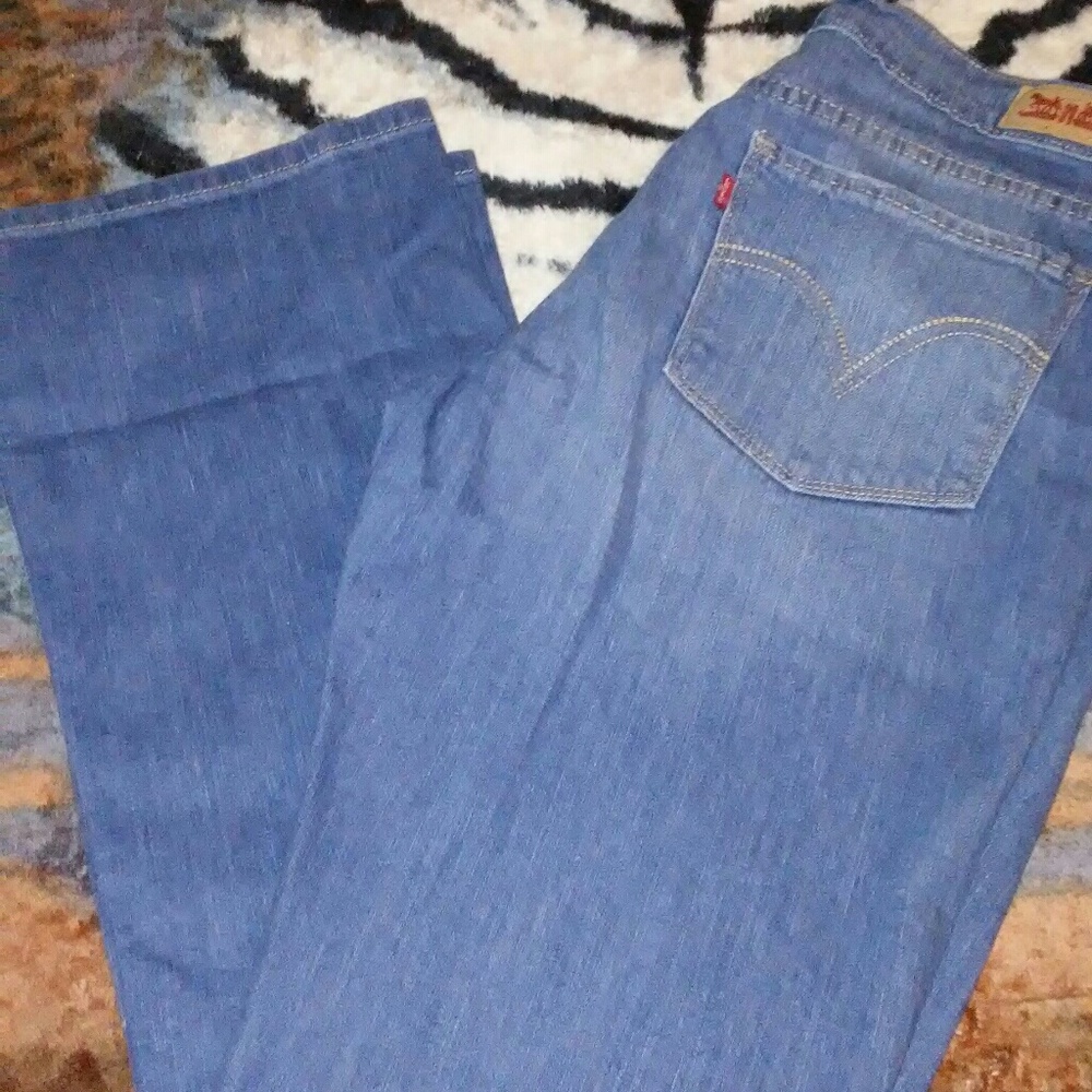 LEVI JEANS