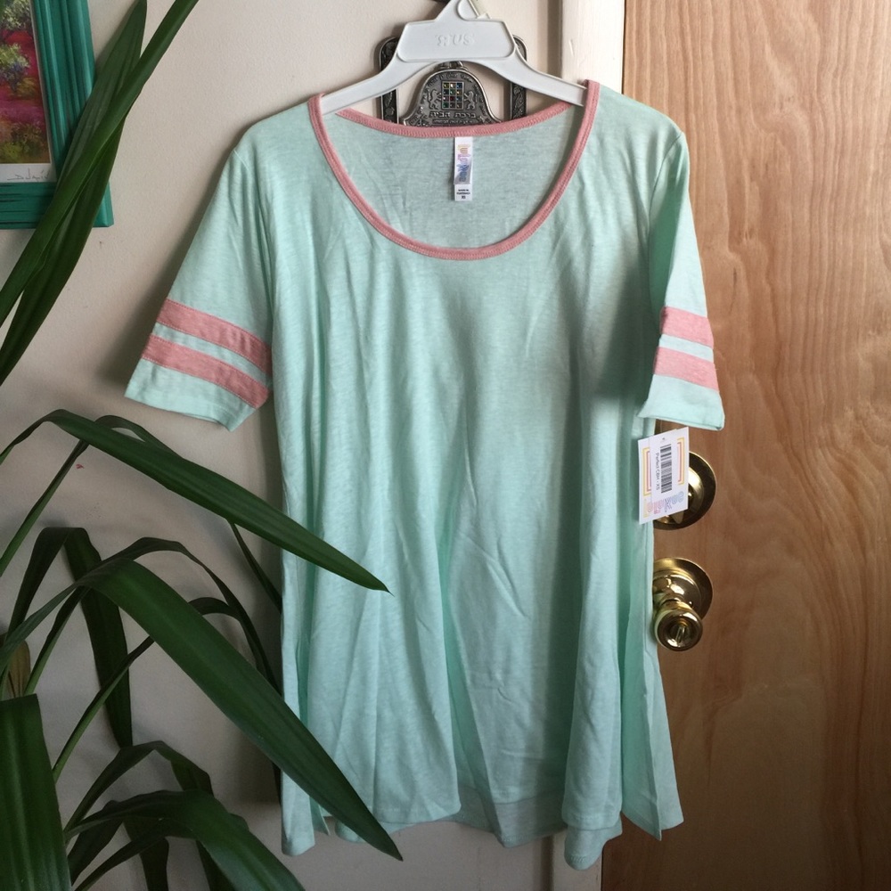 NWT Lularoe Perfect Tee