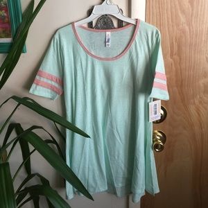 NWT Lularoe Perfect Tee