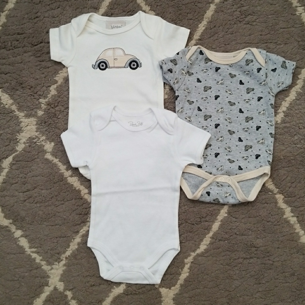 Kyle and Deena 0-3 m onsie bundle