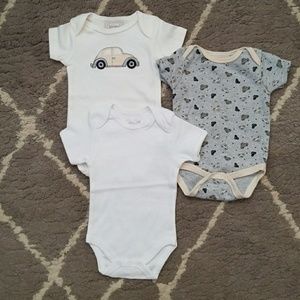 Kyle and Deena 0-3 m onsie bundle