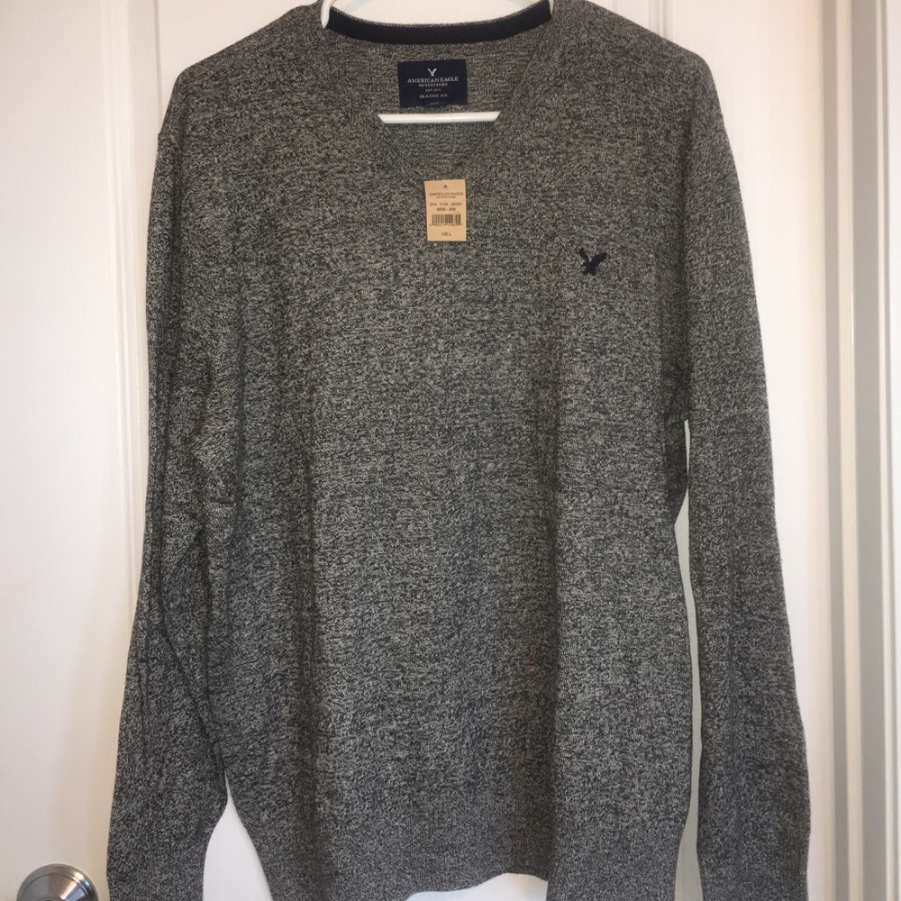 American Eagle NEW V-neck Sweater