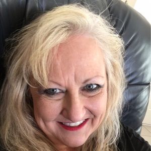 Meet your Posher, Deborah