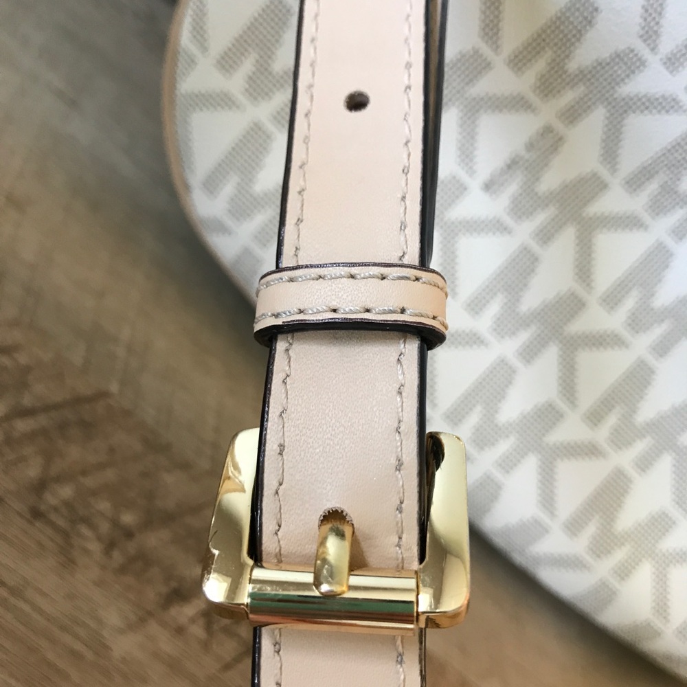 MICHAEL KORS Handbag in White / Cream - Picture 4 of 7