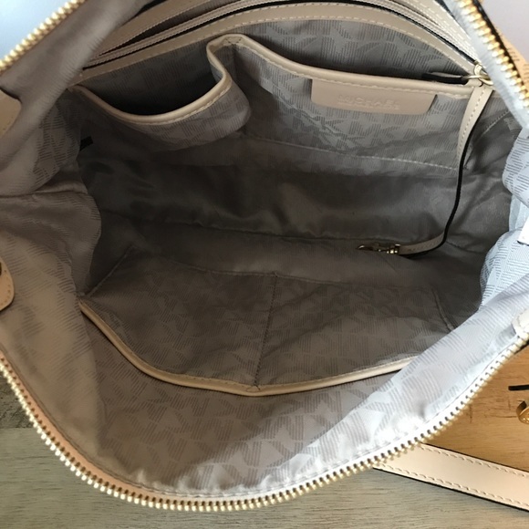 MICHAEL KORS Handbag in White / Cream - Picture 5 of 7