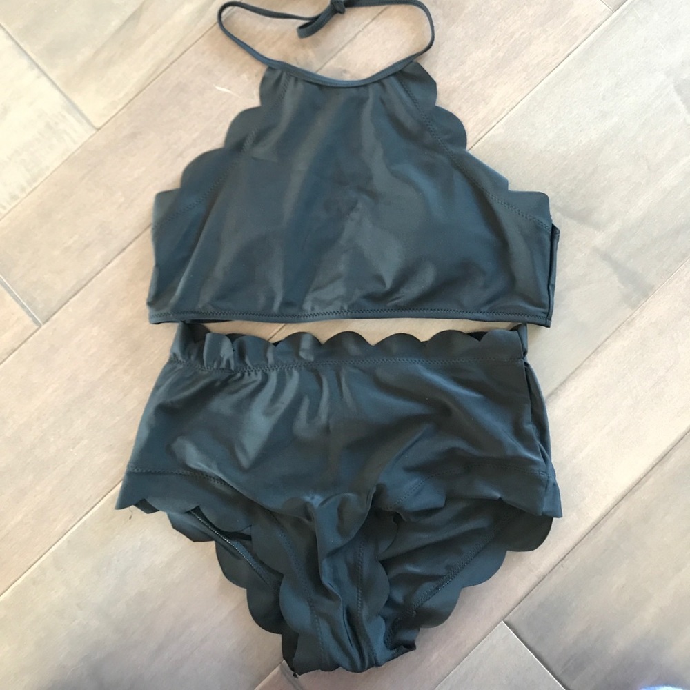 New black swimsuit size M