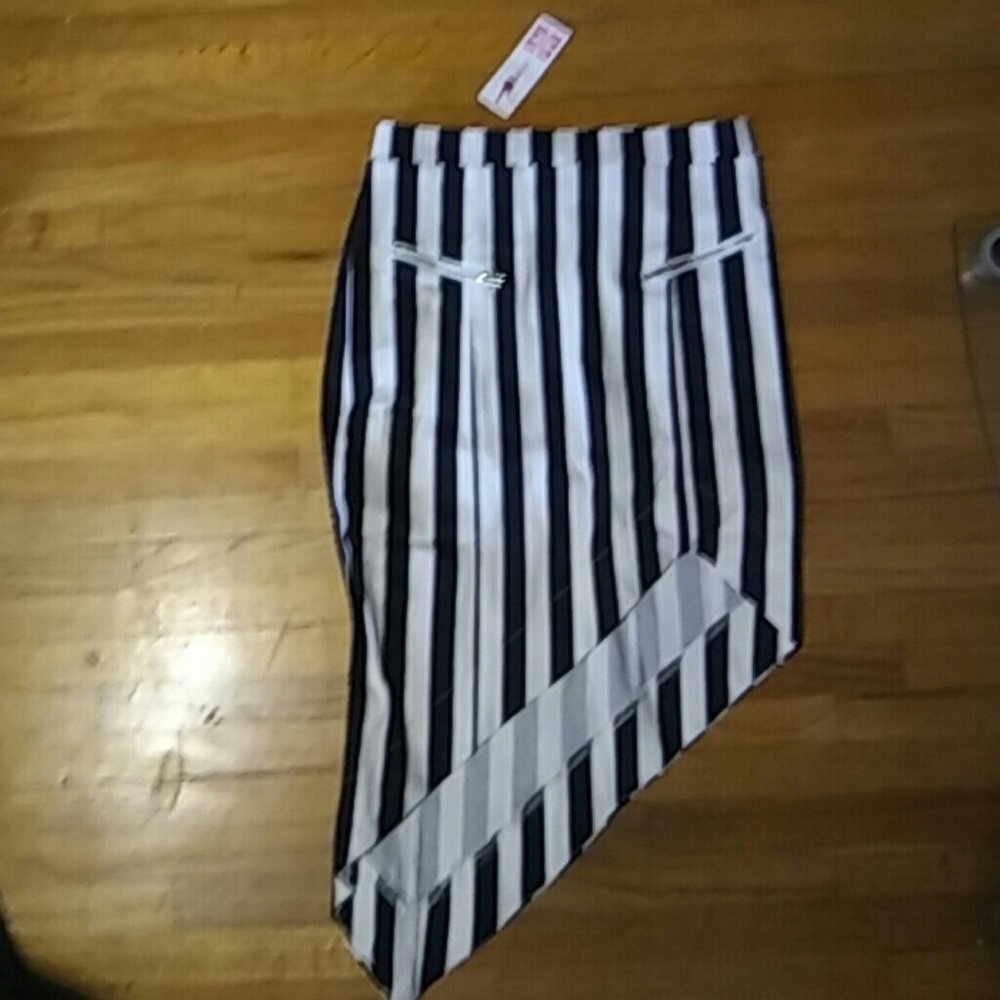 Angle skirt with zippers