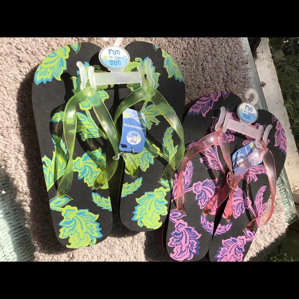Lot of two pairs Flip Flops/Thongs. Greens Pinks L