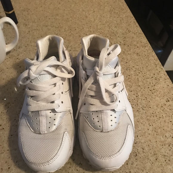 Nike Huaraches - Picture 1 of 4