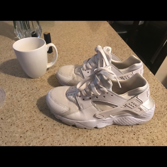 Nike Huaraches - Picture 2 of 4