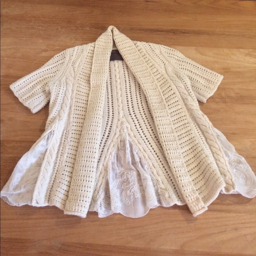 Short sleeve open cardigan with lace detail.