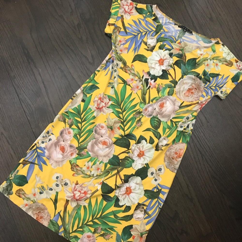 Tiana B Yellow Floral Tropical Casual Dress