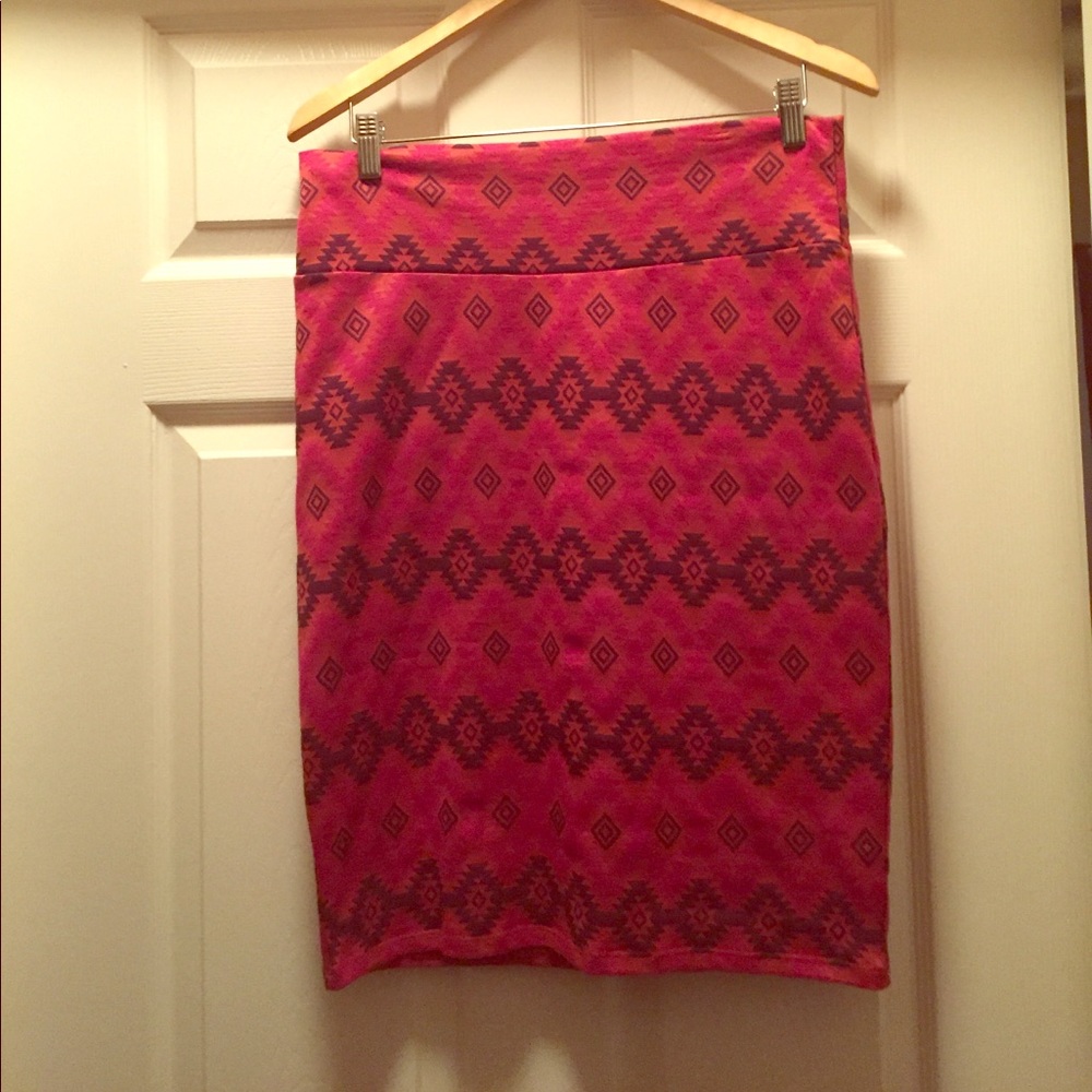 ⚡️⚡️LAST CHANCE⚡️⚡️Must go! LuLaRoe Cassie - Large