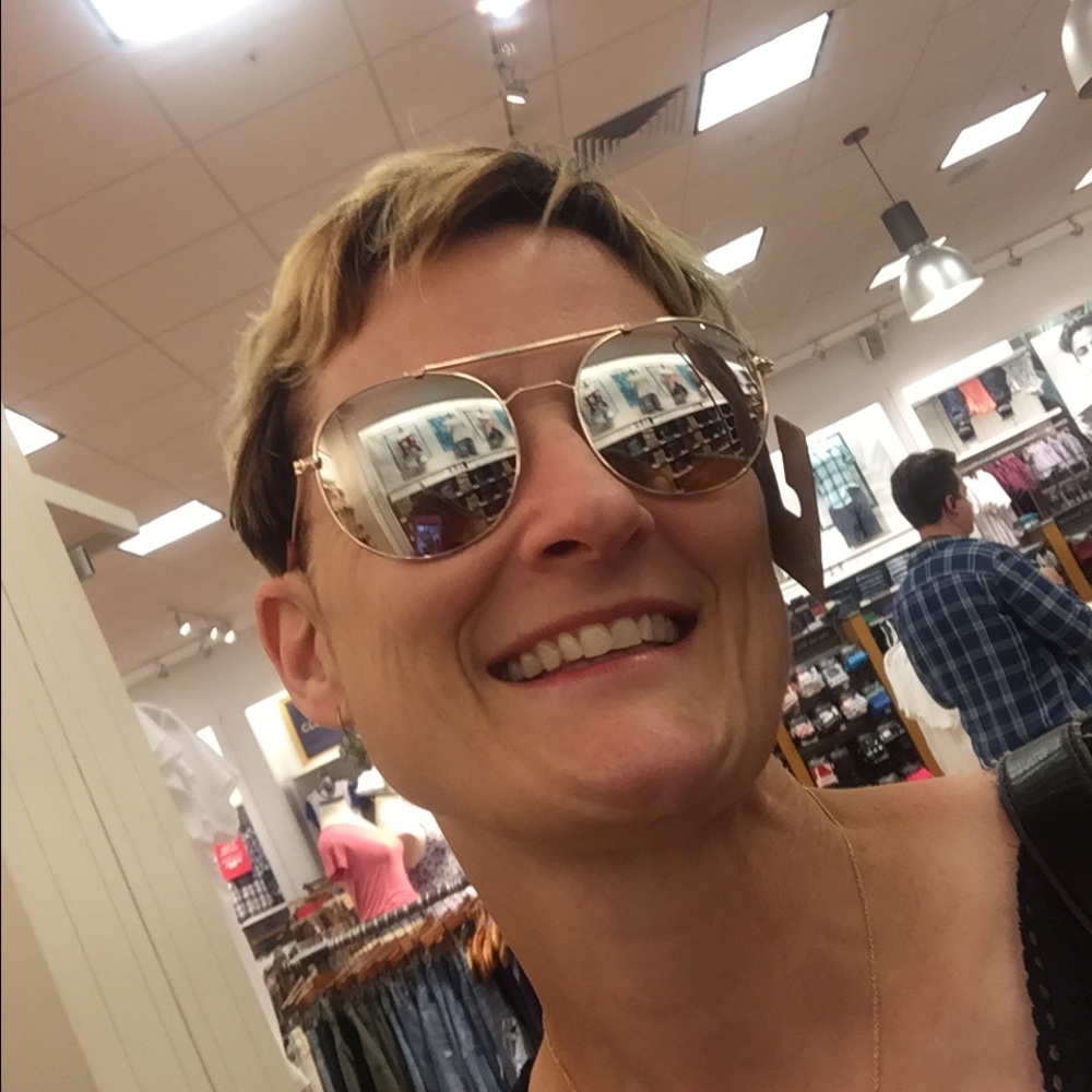 Meet your Posher, Julia