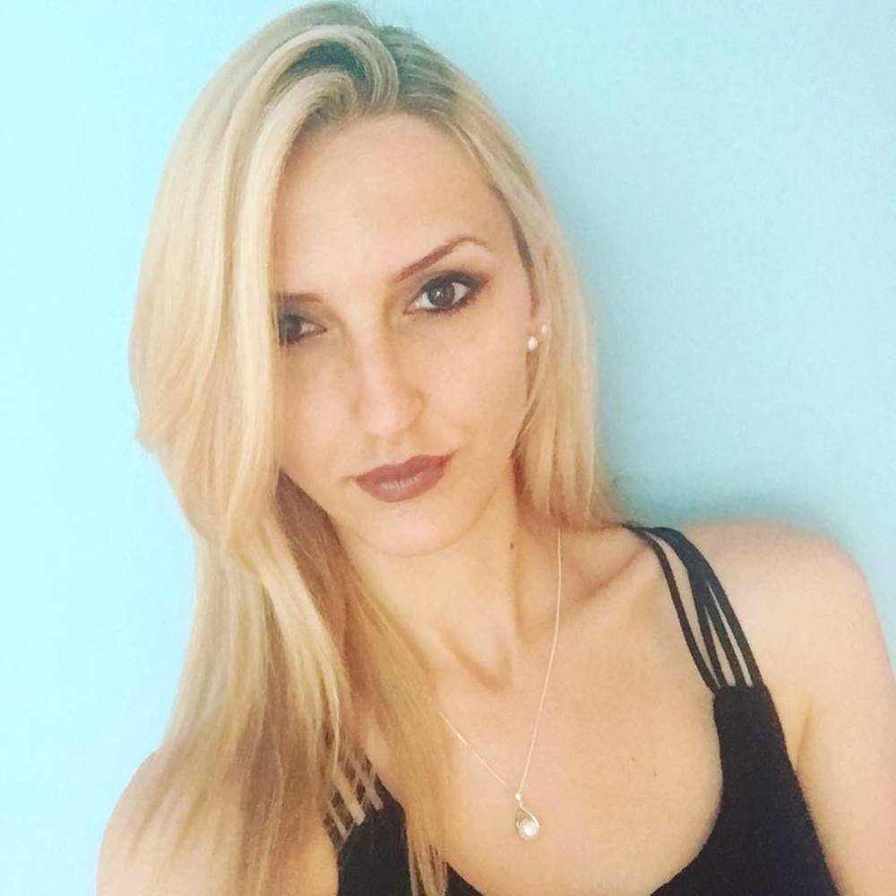 Meet your Posher, Adelina