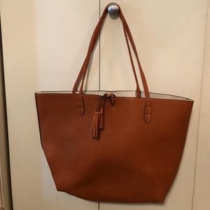Reversible tote