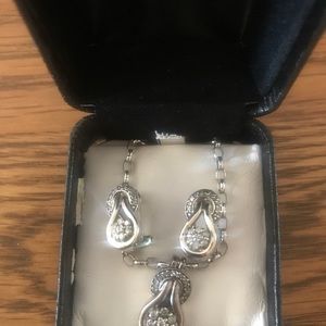 Love knot necklace and earrings set