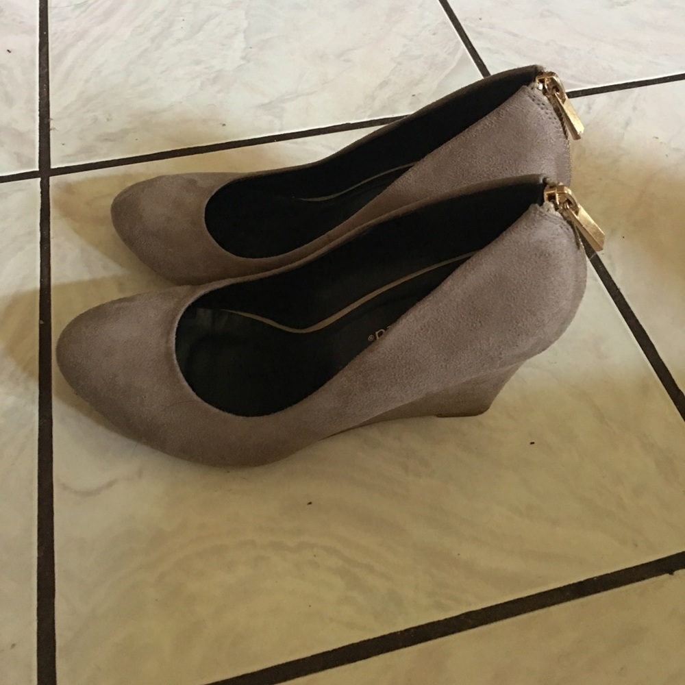 Charlotte Russe wedge pump