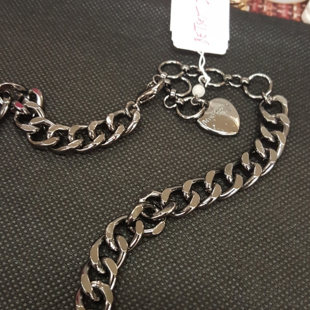 Betsey Johnson butterfly necklace - Picture 4 of 4