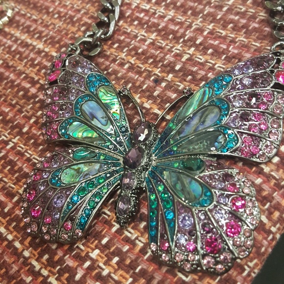 Betsey Johnson butterfly necklace - Picture 2 of 4
