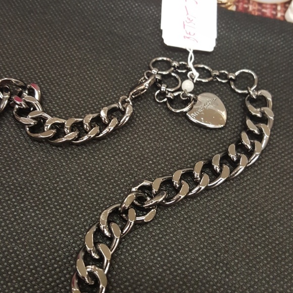 Betsey Johnson butterfly necklace - Picture 4 of 4