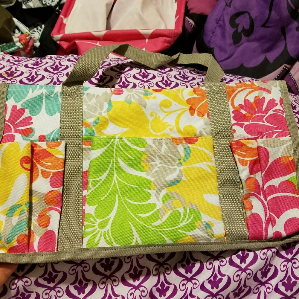 Small carryall from thirty one in island damask