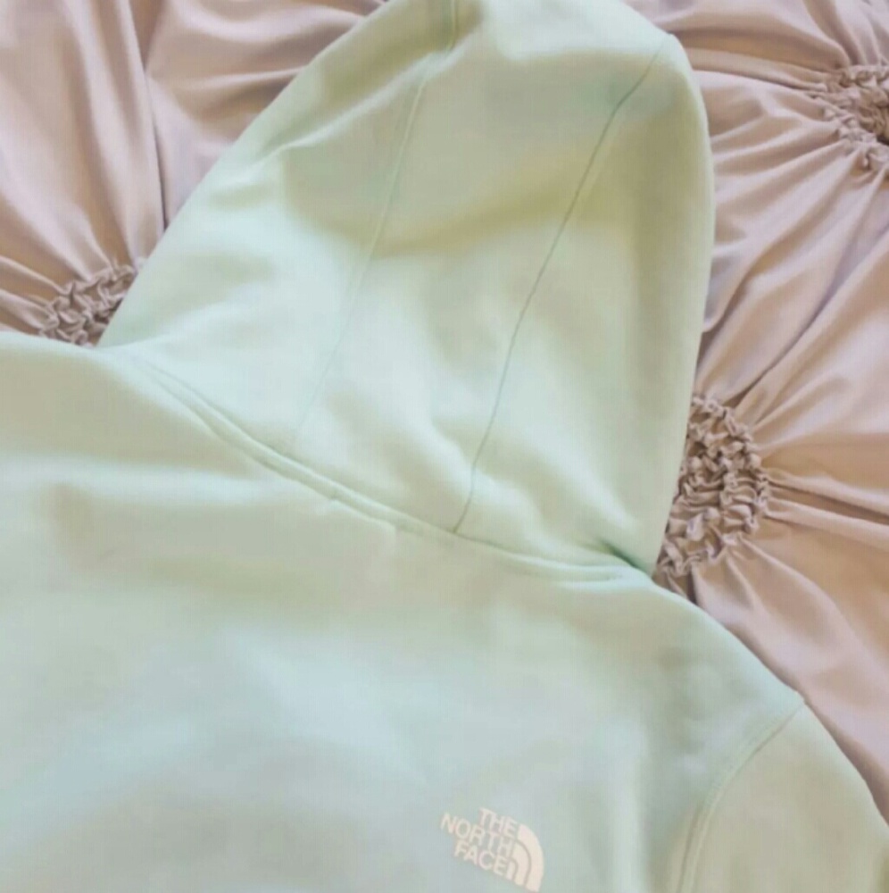 Comfy, soft north face hodie