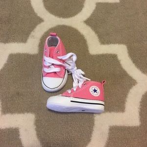 NWT pink baby Converse. Sz 1