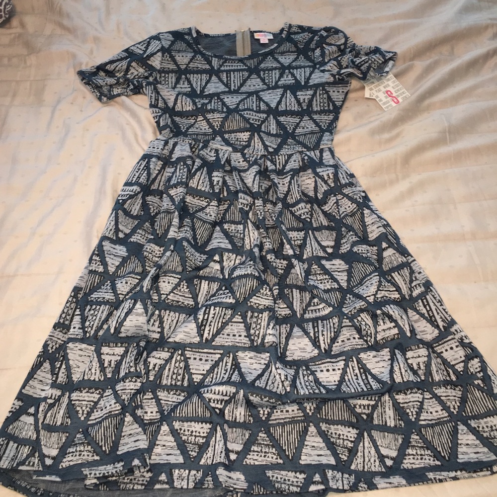 NWT Lularoe Amelia dress size small w/pockets
