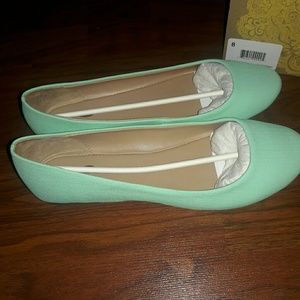 New green flats size 8