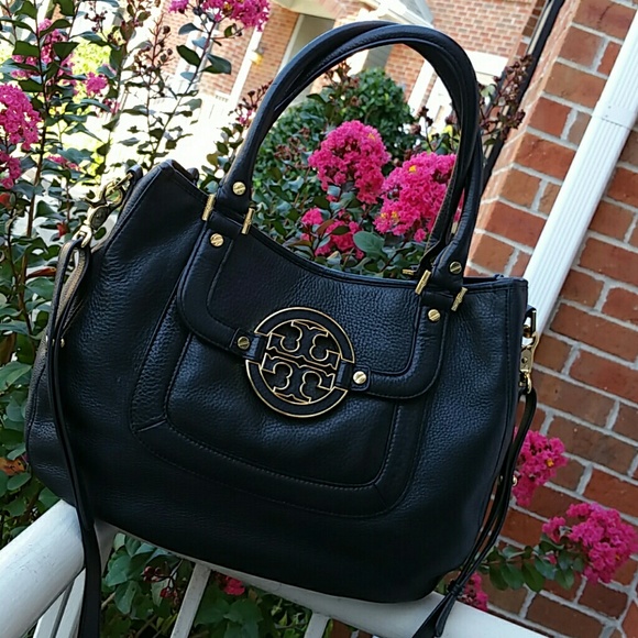 Tory Burch Handbags - Authentic Tory Burch amanda bag