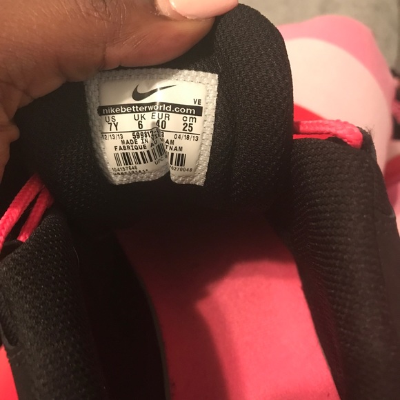 Sneakers - Picture 1 of 4