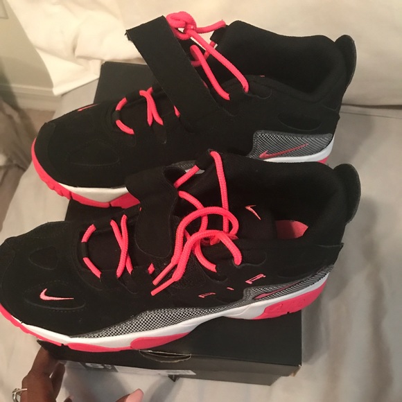 Sneakers - Picture 2 of 4