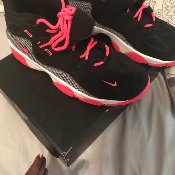 Sneakers - Picture 4 of 4